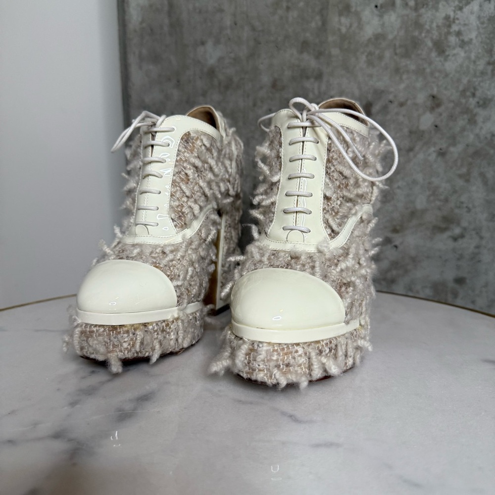 Chanel CC Cream Furry Patent Lace Up Cap Toe Block Heel Oxford - Picture 9 of 14